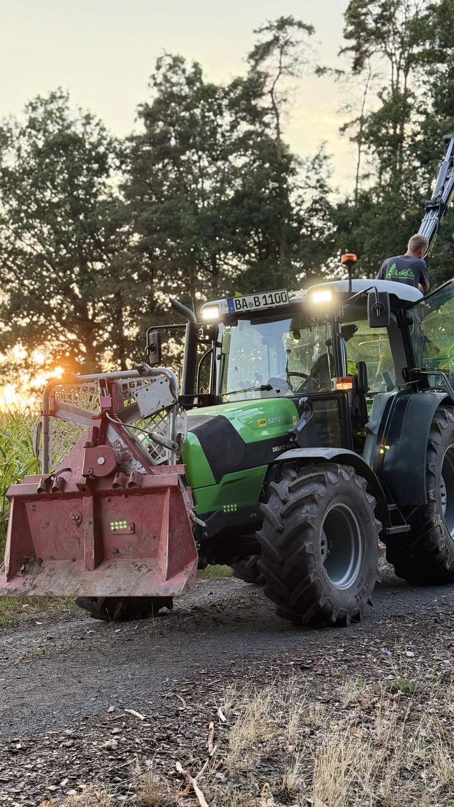 Deutz-Fahr im Sonnenuntergang